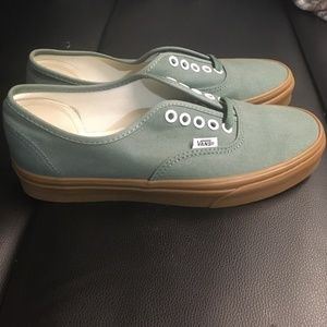 Van's Aunthentic (42)